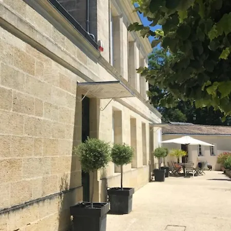 Сasa de vacaciones Chateau La Tuiliere 19th-century Vineyard Manor Saint-Ciers-de-Canesse